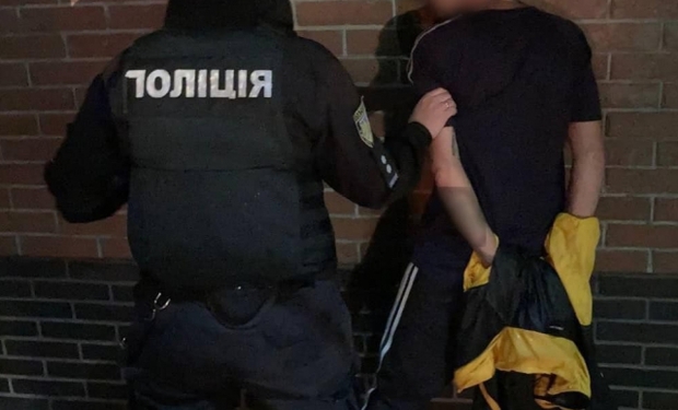 На Мукачівщині підлітки обікрали жінку, потім з її банківської картки зняли 17500 грн