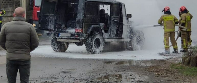 В Ужгороді загорівся позашляховик (ВІДЕО)