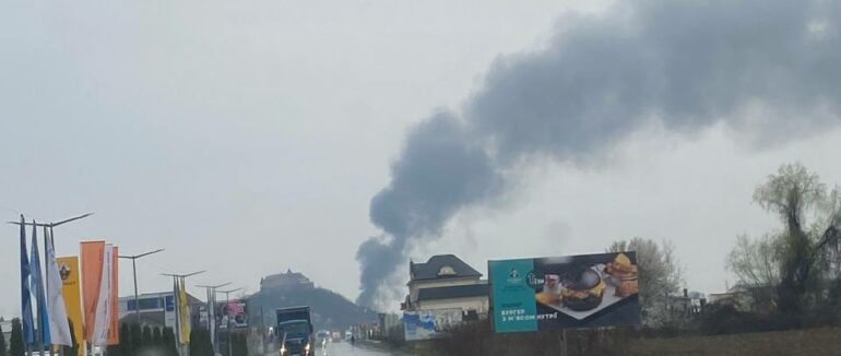 Чорний дим над Мукачівським замком “Паланком”: що горить