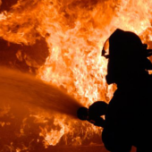 Нищівне займання: на Хустщині вогонь охопив надвірну споруду