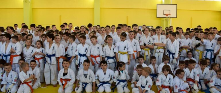В Ужгороді стартували масштабні дитячі змагання з кіокушинкай карате