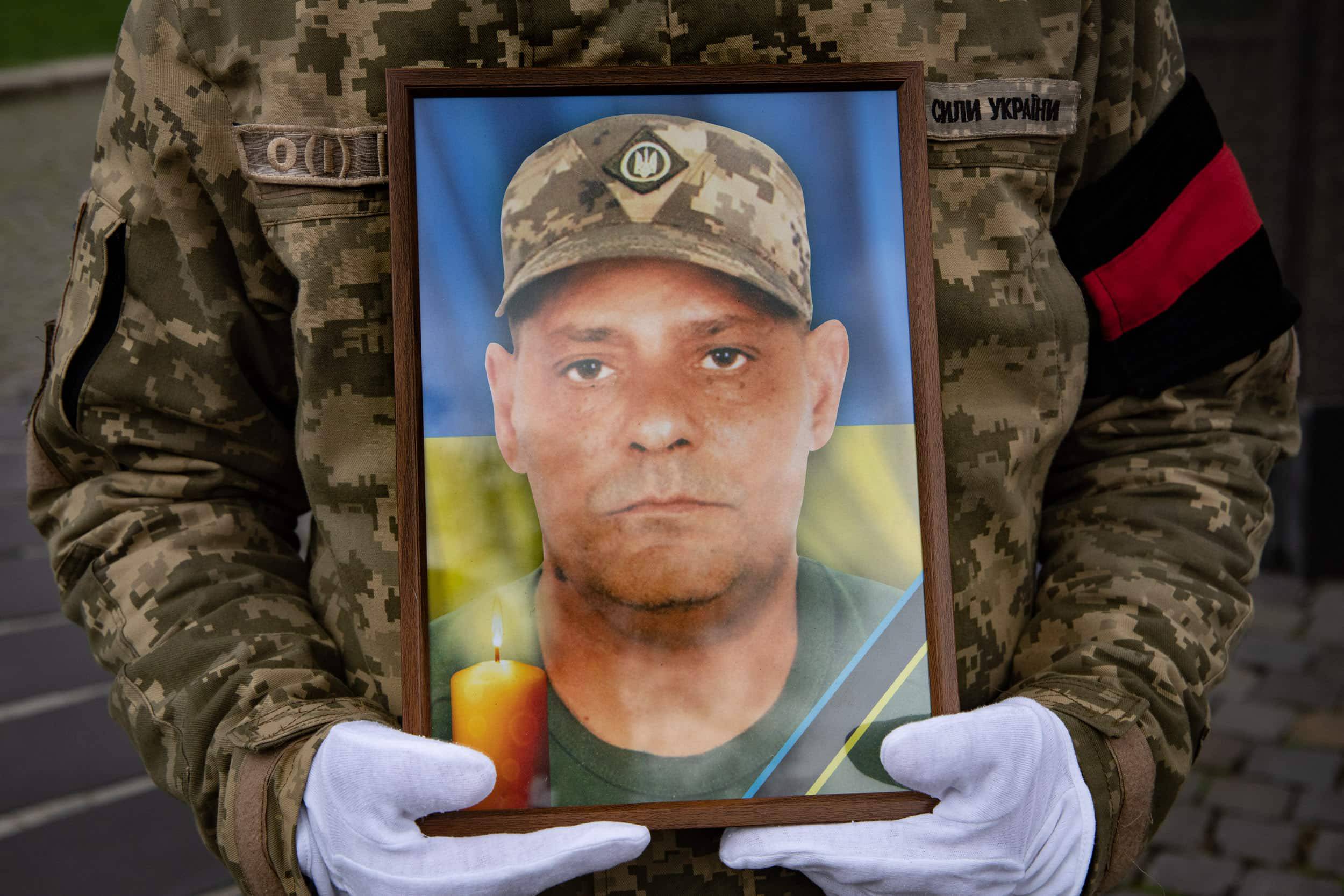 В Ужгороді сьогодні попрощалися із 46-річним захисником Андрієм Салком