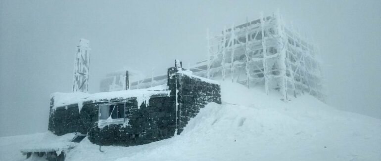 На Рахівщині у горах справжня зима, температура повітря -13°С