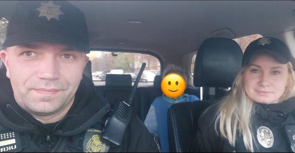 Забула де живе: в Ужгороді патрульні допомогли літній бабусі