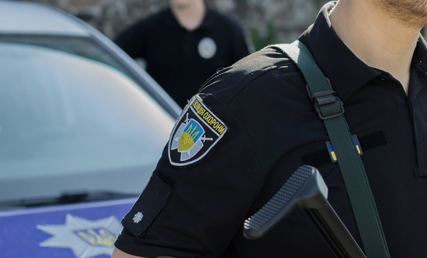 У Хусті затримали двох місцевих крадіїв, які викрали парфумерію з магазина