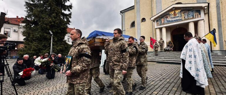 Мукачево попрощалося з полеглим на війні Героєм – Отто Лендєлом