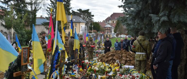 В Ужгороді попрощалися з полеглим під прикордонником Богданом Біликом