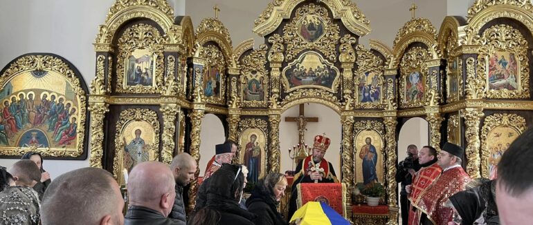 На Ужгородщині провели в останню путь Героя Євгена Демидюка