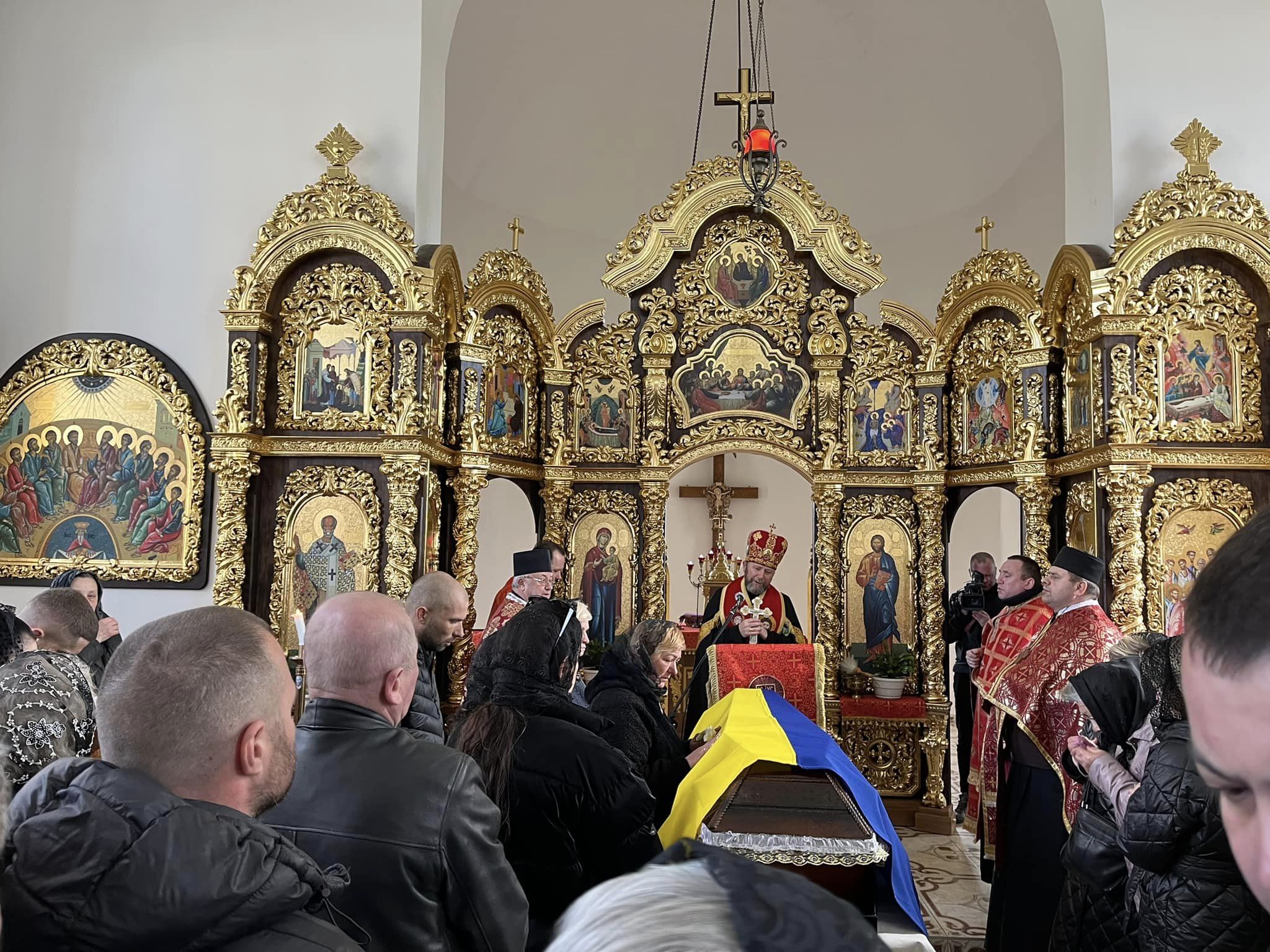 На Ужгородщині провели в останню путь Героя Євгена Демидюка