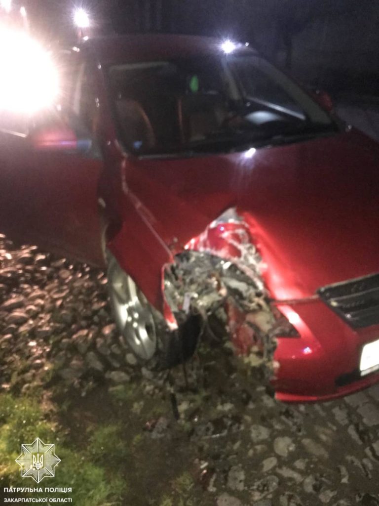 Ввечері у Мукачеві п`яний водій в`їхав у бетону огорожу
