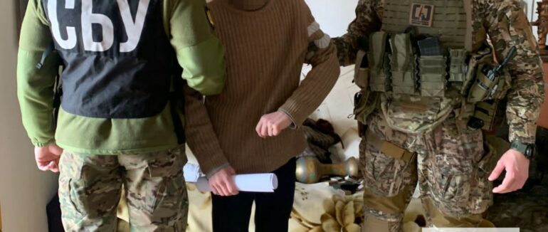 Наніс на стіну провокаційні надписи: в Ужгороді затримали підозрюваного