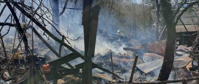 Сусіди помітили вогонь: у Нижньому Солотвині трапилася пожежа