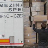 Гігієна на “мільйон”: на Закарпатті митники затримали фуру (ФОТО)