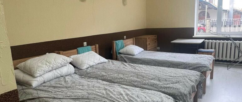 Прихисток у медзакладі: у Дубовому облаштували приміщення лікарні для проживання ВПО (ФОТО)