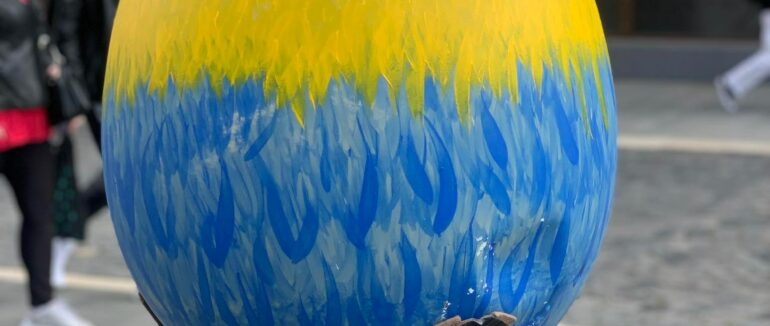 В Ужгороді на площі Шандора Петефі великодня виставка унікальних писанок-мальованок
