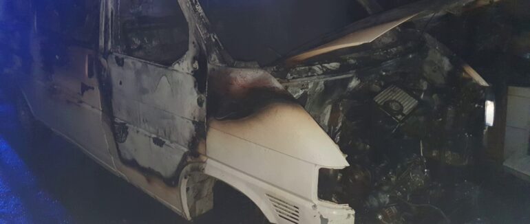 Рятувальники приїхали швидко: у виноградівця згоріла його автівка