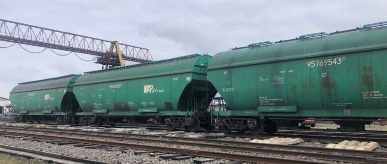 Кукурудза на мільйон: на Закарпатті затримали контрабандні вагони