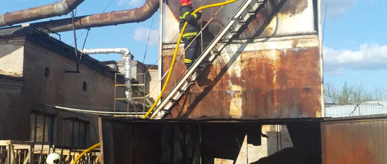 В Ужгороді сталася пожежа на деревообробному підприємстві