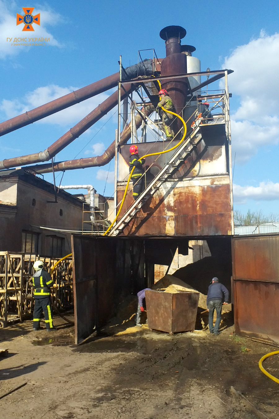 В Ужгороді сталася пожежа на деревообробному підприємстві