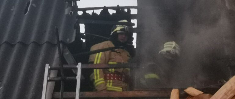 Полум’я швидко розповсюджувалося: у Сваляві горів житловий будинок