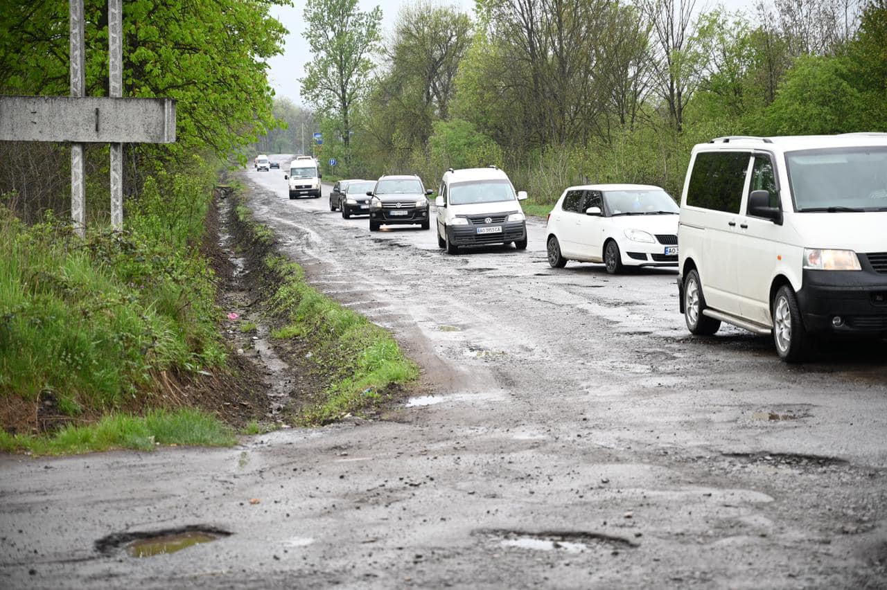 Ділянка дороги між Іршавою та Білками є аварійно небезпечною