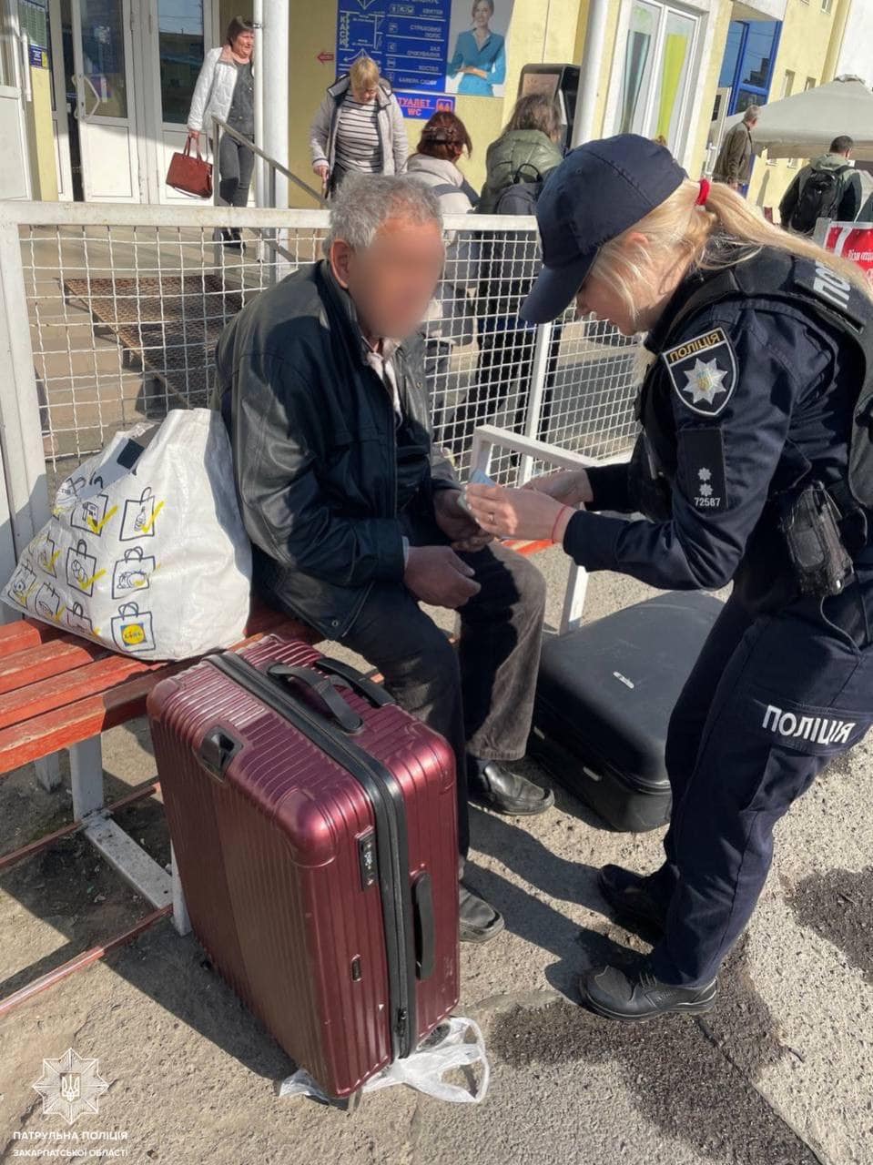 Був непритомний та з кров’яними ранами на обличчі: в Ужгороді врятували чоловіка