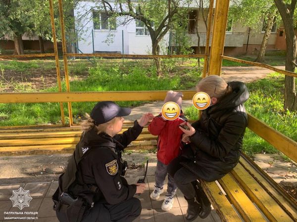 В Ужгороді патрульні розшукали бабусю із 4-річним онуком