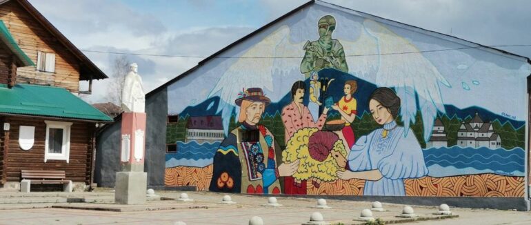 Гуцульське буття під прихистком воїна-ангела охоронця: у Ясіня відкрили перший мурал