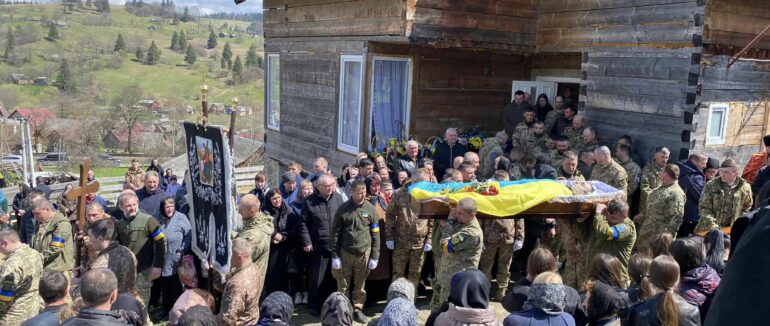 Сьогодні на Рахівщині попрощалися з полеглим Героєм Дмитром Петрюком