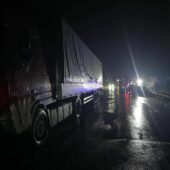 На Мукачівщині, врізавшись у напівпричіп, а потім у тягач, загинув водій легковика (ФОТО)