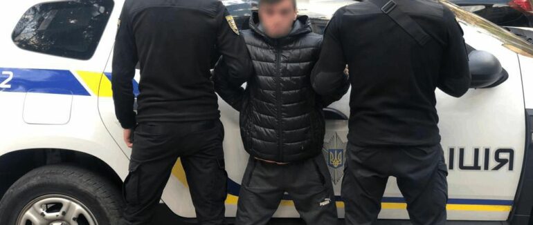 Раніше судимий: ужгородця, який обікрав помешкання, взяли під варту (ВІДЕО)