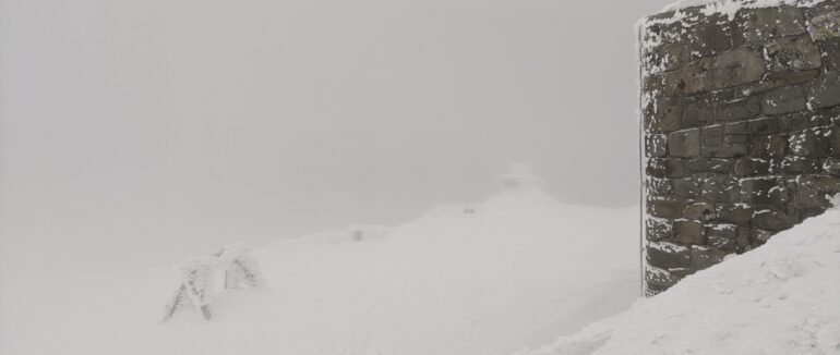 Високогір’я Карпат знову у снігу: температура опустилась до -12