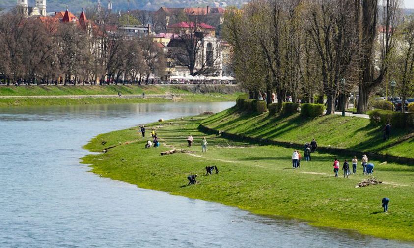 В Ужгороді на сьогодні заплановане загальноміське прибирання