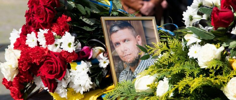 В Ужгороді прощалися із загиблим 36-річним захисником Ярославом Поповичом