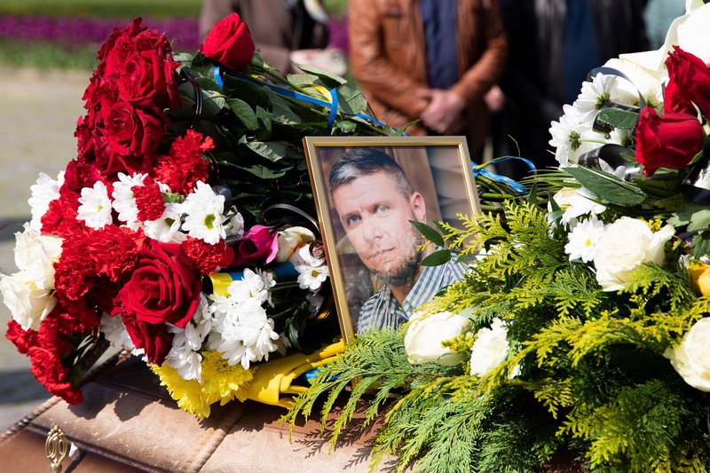 В Ужгороді прощалися із загиблим 36-річним захисником Ярославом Поповичом
