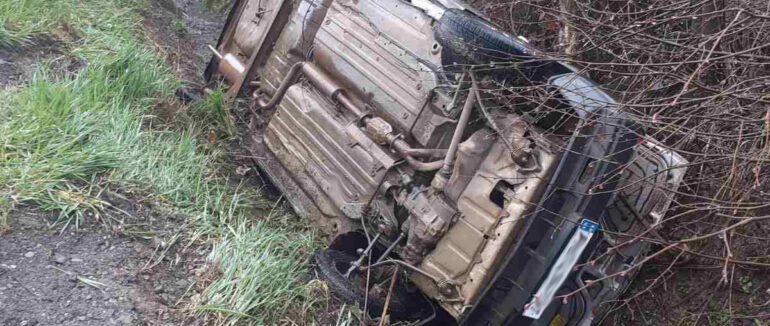 В автомобілі, який перекинувся на Мукачівщині, знаходилась жінка та троє дітей