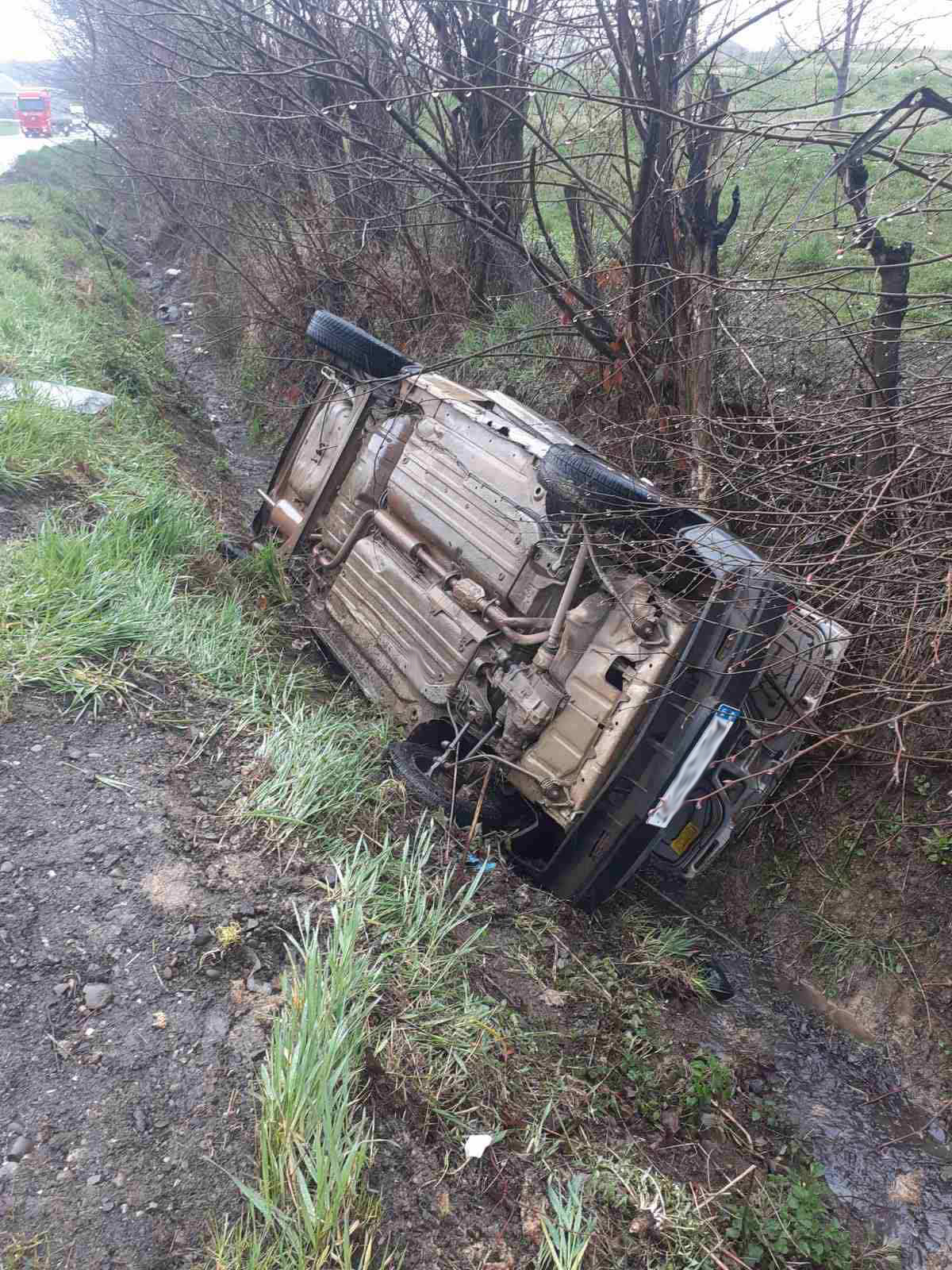 В автомобілі, який перекинувся на Мукачівщині, знаходилась жінка та троє дітей