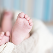 Покинуте в Закарпатській обласній дитячій лікарні немовля влаштували у родину