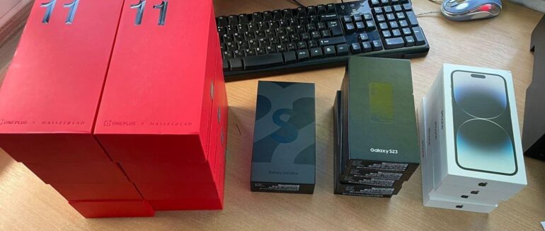 На Закарпатті митники виявили партію дорогих ґаджетів в автобусі