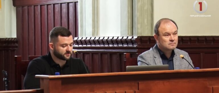Мукачівці – за відставку мера?: проблемні питання міста під час сесії міськради так і не вирішили (ВІДЕО)
