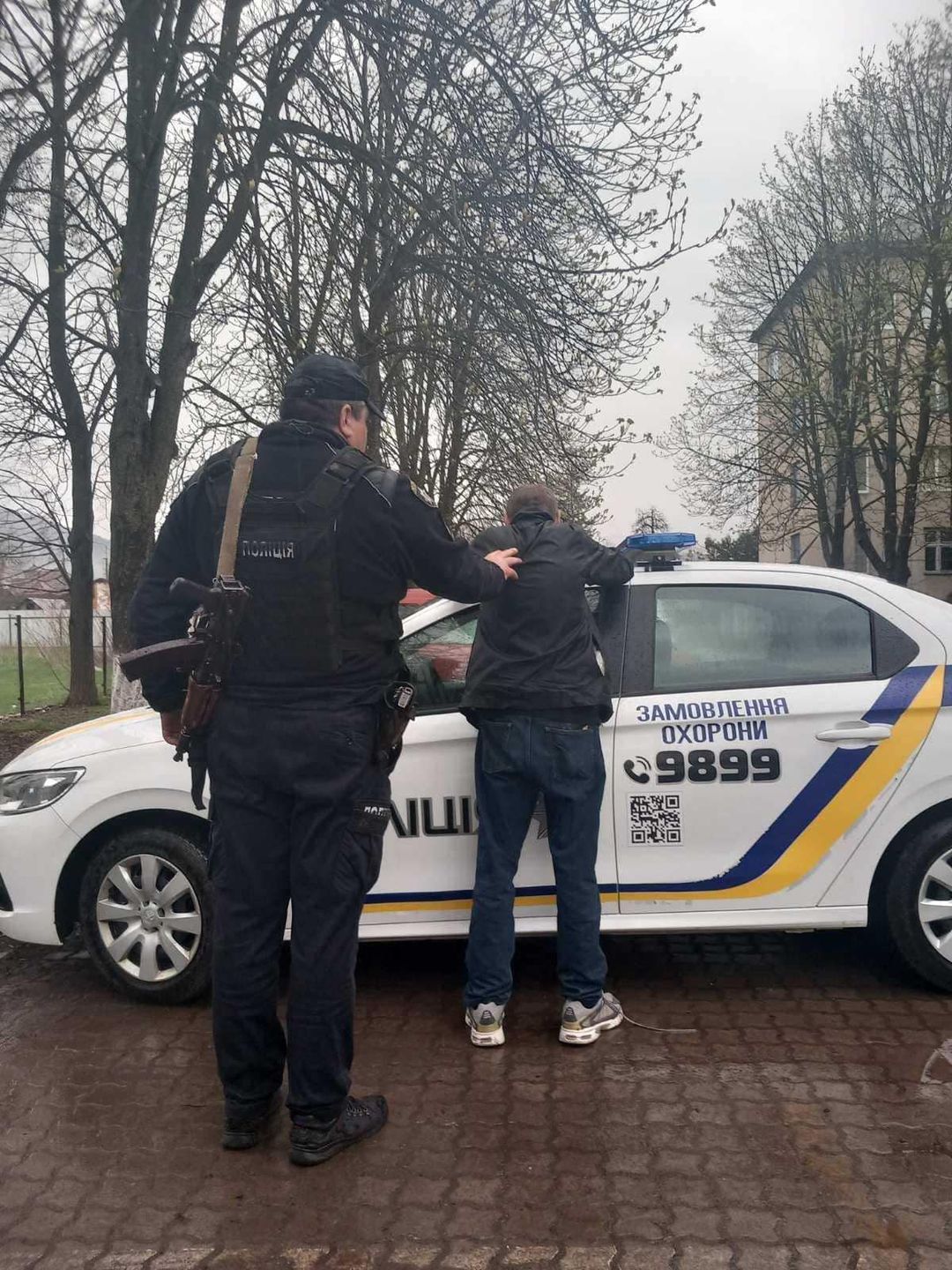 Незаконно проник на територію приватного будинку: поліція охорони у Сваляві затримала чоловіка