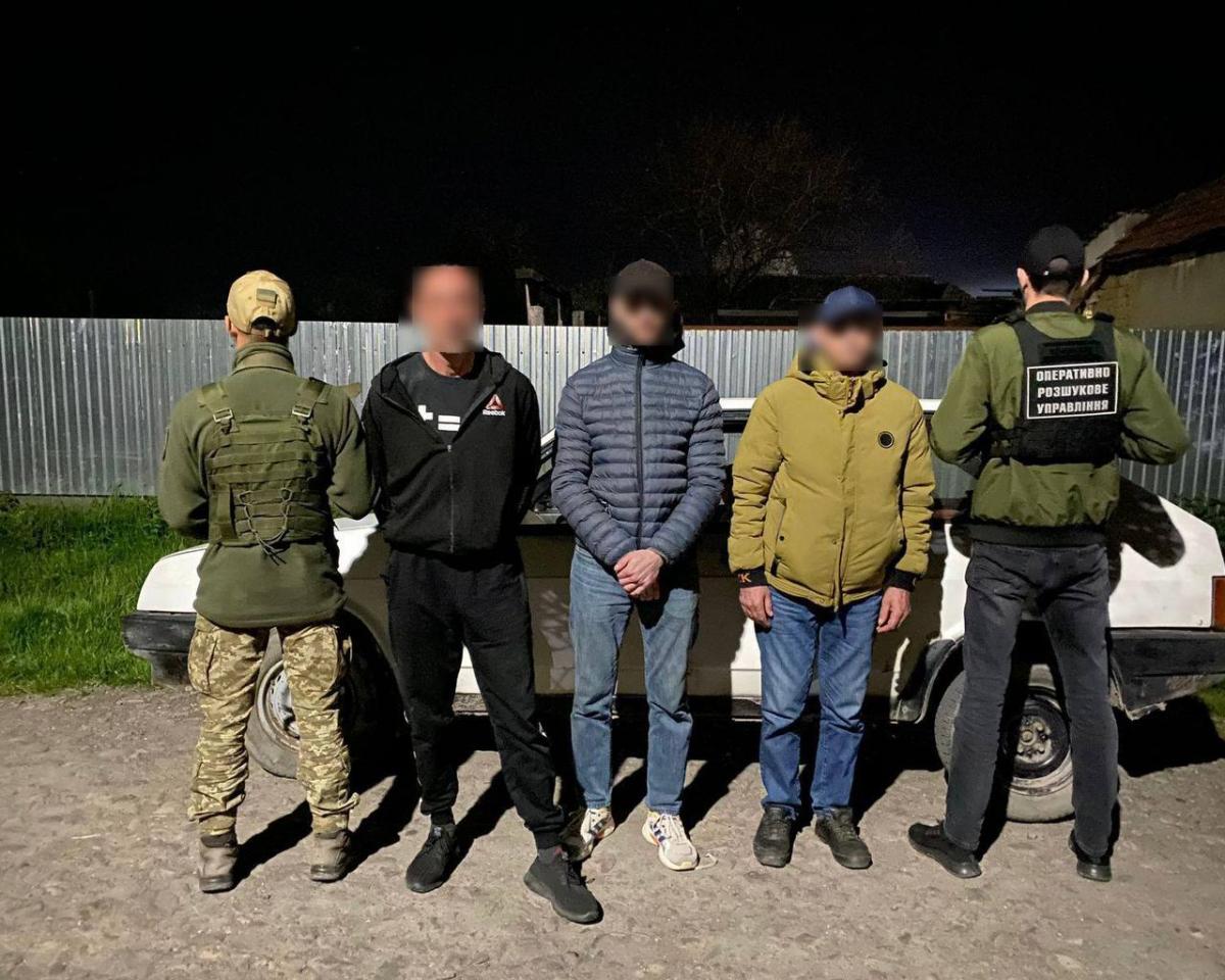 На Закарпатті прикордонники затримали ще 11 чоловіків, які намагалися втекти з України