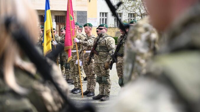 Закарпатським прикордонникам з нагоди свята вручили відзнаки