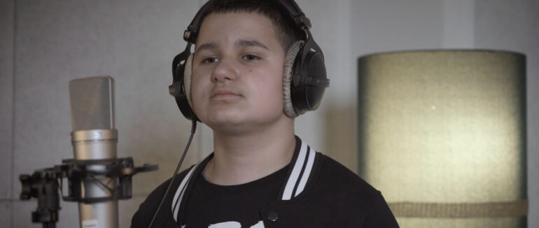 “Йдем за світлом”: Даніїл Папп із Мукачева присвятив пісню воїнам 128-ої бригади (ВІДЕО)