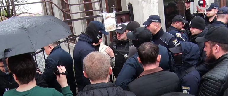 «Венеція» під арештом: робота відомого волонтерського хабу у Мукачеві заблокована (ВІДЕО)