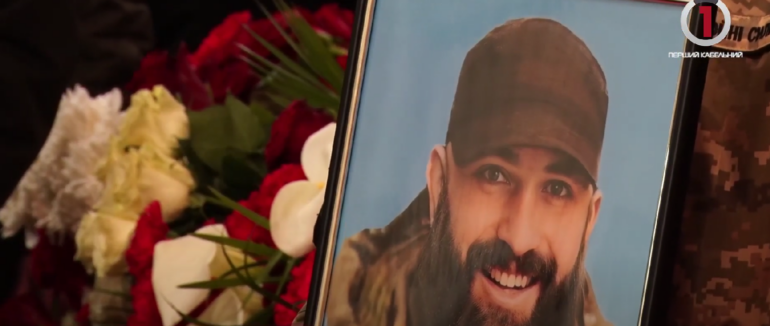 В останню дорогу: Мукачево прощалося з Артуром Пашкуляком (ВІДЕО)