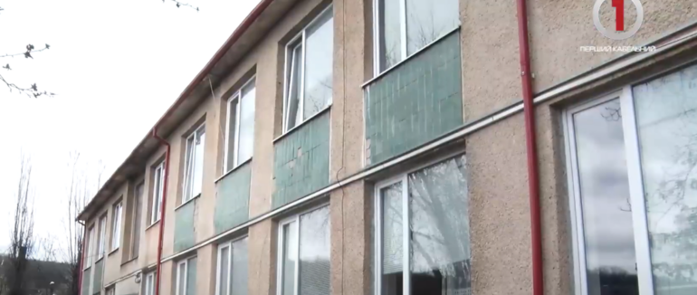 Завдяки партнерам зі Словаччини: як функціонує ліфт для «особливих» осіб в Ужгороді (ФОТО, ВІДЕО)