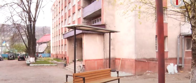 «Заряджай та відпочивай»: у Дубовому встановили смарт-лавку для жителів та гостей громади (ВІДЕО)