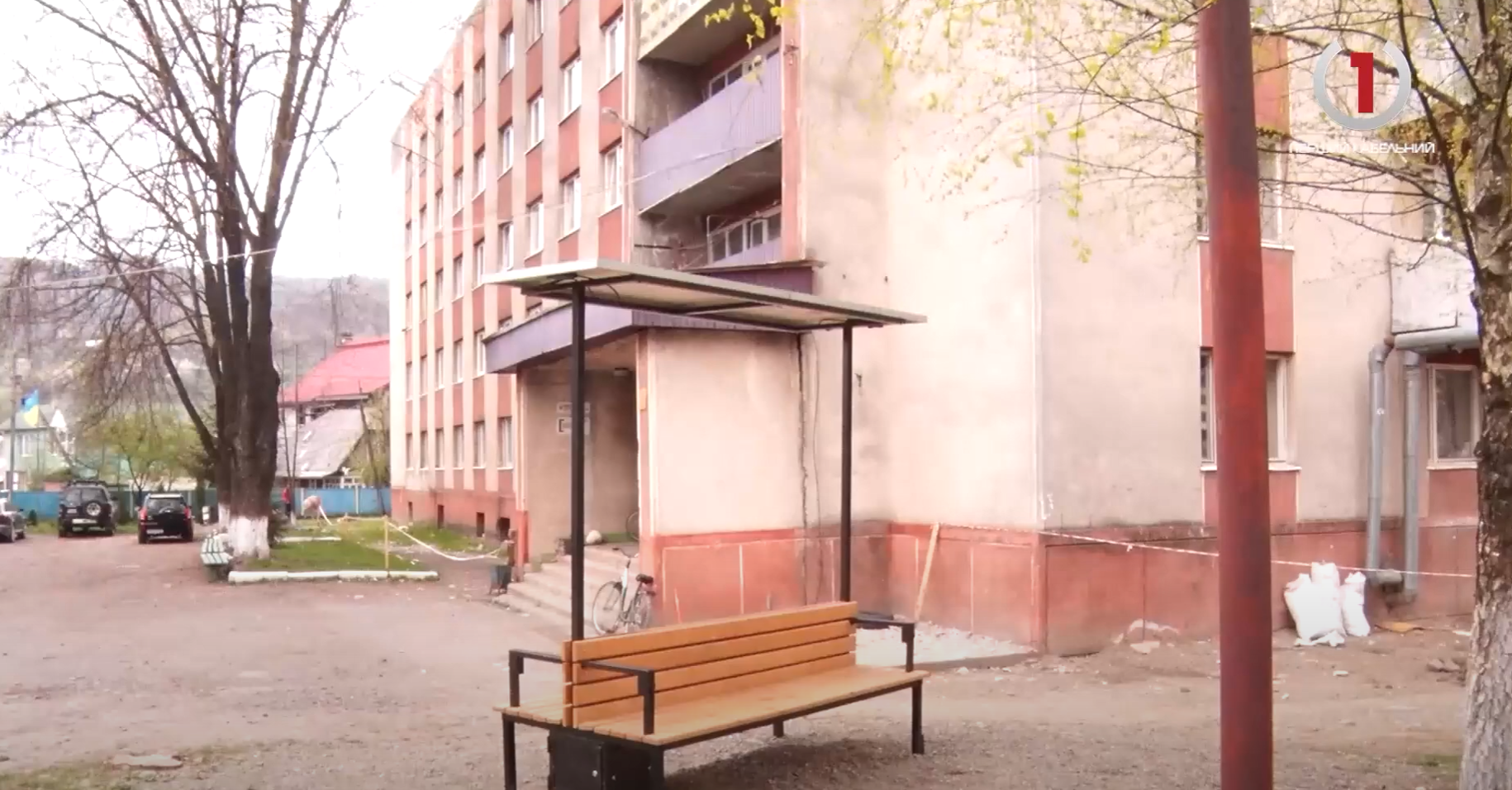 «Заряджай та відпочивай»: у Дубовому встановили смарт-лавку для жителів та гостей громади (ВІДЕО)