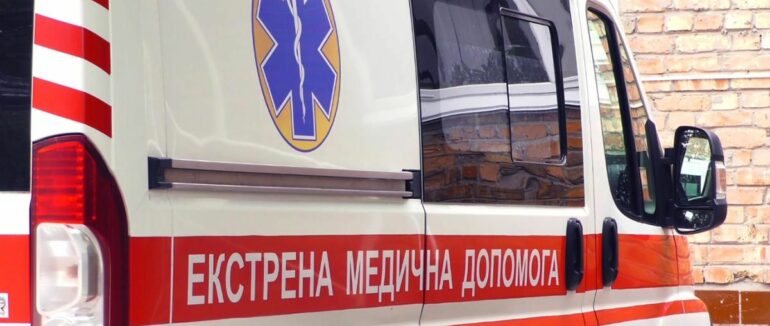 Стало зле посеред вулиці: патрульні допомогли військовому в Ужгороді (ВІДЕО)